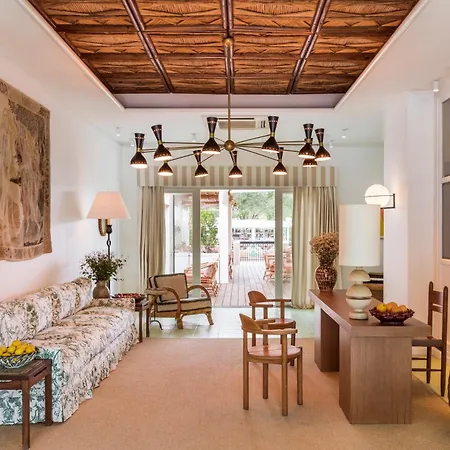 La Tartane Hotel