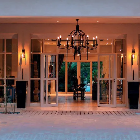 酒店 La Tartane 圣特罗佩